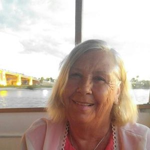 Meet your Posher, Dee